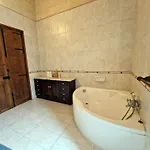 5 Bedroom Townhouse With Rooftop Terrace 20m From Promenade