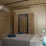 5 Bedroom Townhouse With Rooftop Terrace 20m From Promenade Nyaraló Sliema