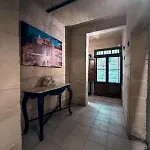 5 Bedroom Townhouse With Rooftop Terrace 20m From Promenade Nyaraló *