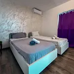5 Bedroom Townhouse With Rooftop Terrace 20m From Promenade *