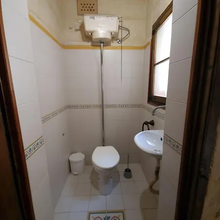 5-bedroom Town House *