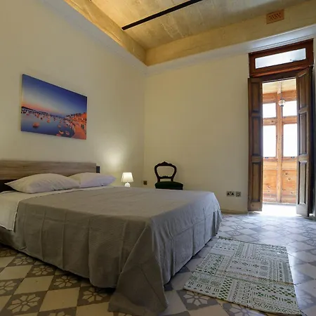 5-bedroom Town House * Sliema