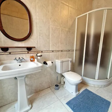 5 Bedroom Townhouse With Rooftop Terrace 20m From Promenade *