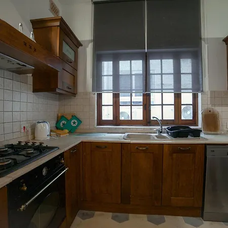 5 Bedroom Townhouse With Rooftop Terrace 20m From Promenade * Sliema