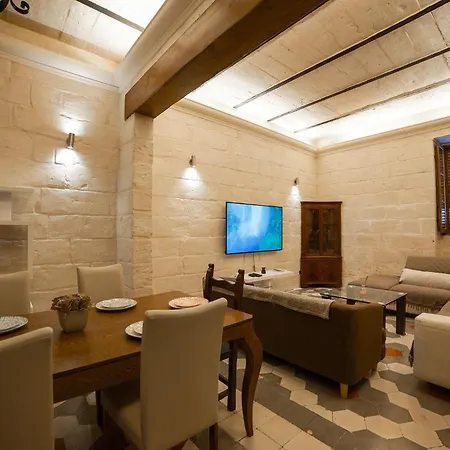 بيت للعطل 5-bedroom Town House *