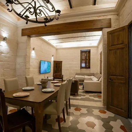 بيت للعطل 5-bedroom Town House *