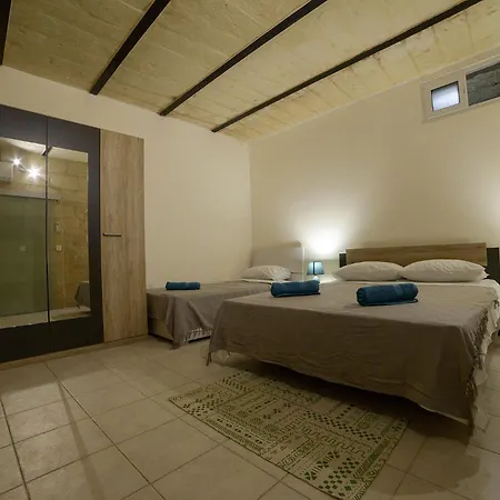 5-bedroom Town House بيت للعطل سليمة