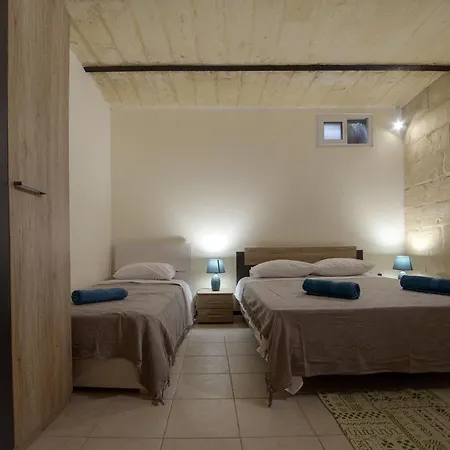 5 Bedroom Townhouse With Rooftop Terrace 20m From Promenade Sliema
