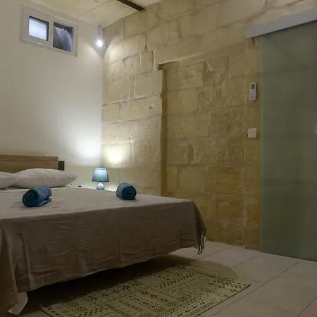 5 Bedroom Townhouse With Rooftop Terrace 20m From Promenade Sliema