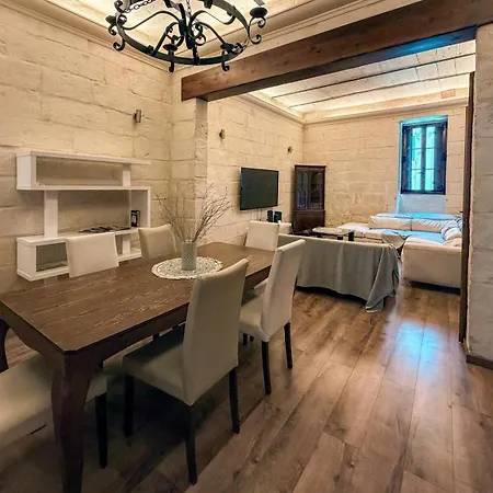 5 Bedroom Townhouse With Rooftop Terrace 20m From Promenade Nyaraló