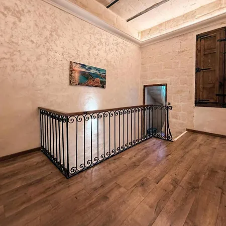5 Bedroom Townhouse With Rooftop Terrace 20m From Promenade Nyaraló