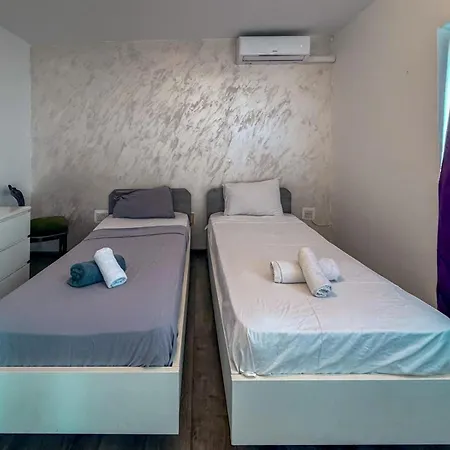 5 Bedroom Townhouse With Rooftop Terrace 20m From Promenade * Sliema