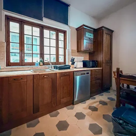 Holiday home 5 Bedroom Townhouse With Rooftop Terrace 20m From Promenade *