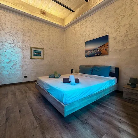 Nyaraló 5 Bedroom Townhouse With Rooftop Terrace 20m From Promenade Sliema