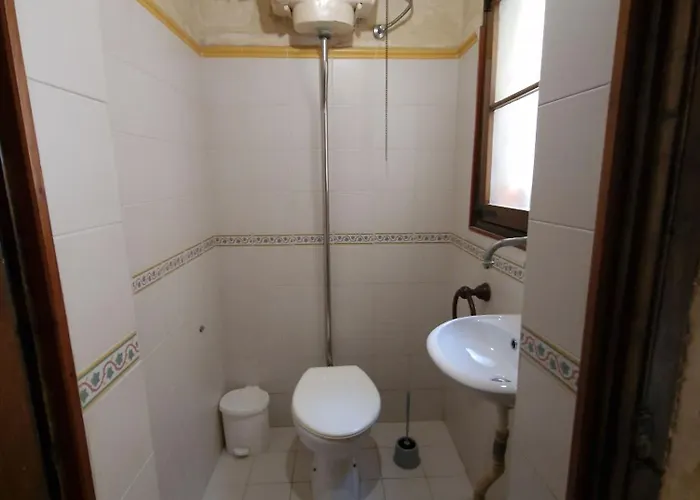 5-bedroom Town House *