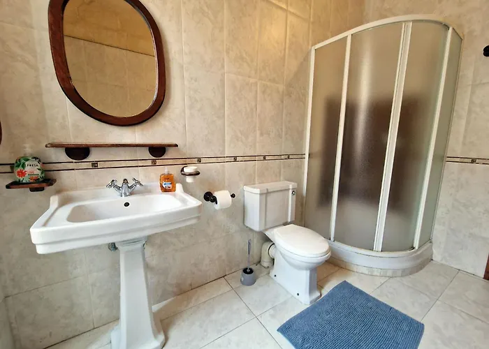 5-bedroom Town House *