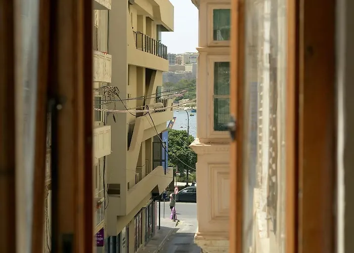 5-bedroom Town House * Sliema