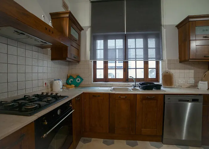 5-bedroom Town House * Sliema