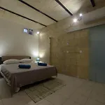 5 Bedroom Townhouse With Rooftop Terrace 20m From Promenade 度假居 斯利马