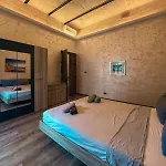 5 Bedroom Townhouse With Rooftop Terrace 20m From Promenade 度假居 *